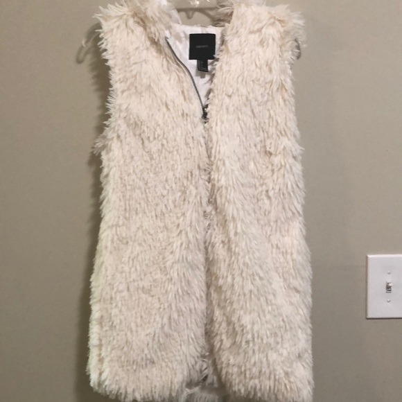 Forever 21 Jackets & Blazers - Forever 21 Hoodie Vest Faux Fur SZ S EUC